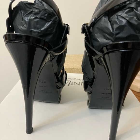 Yves Saint Laurent Tribute Black Patent Leather Sandal 
36.5 $ 875.00 heel 5.5” - Picture 6 of 8